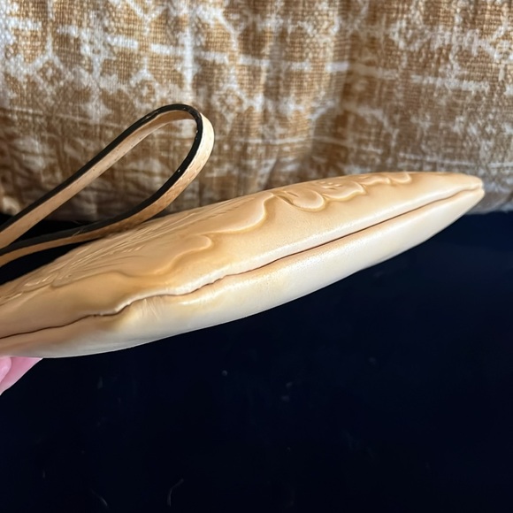 PATRICIA NASH FLORAL EMBOSSED LARGE WRISTLET - Picture 4 of 10